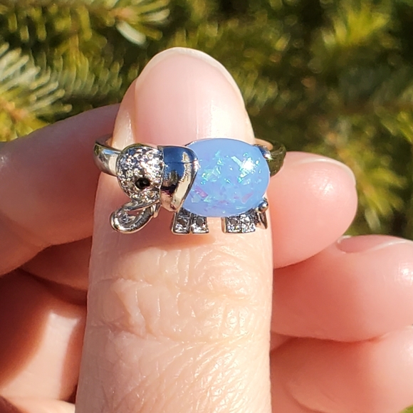 Jewelry - Silver Elephant Ring Size 7
